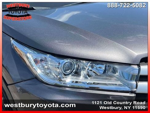 Used 2018 Toyota Highlander XLE AWD/4WD image 12