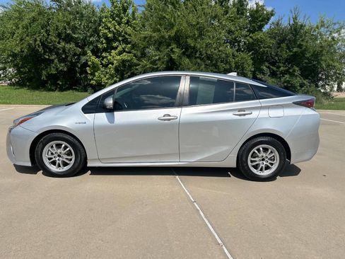 Used 2016 Toyota Prius Two image 8