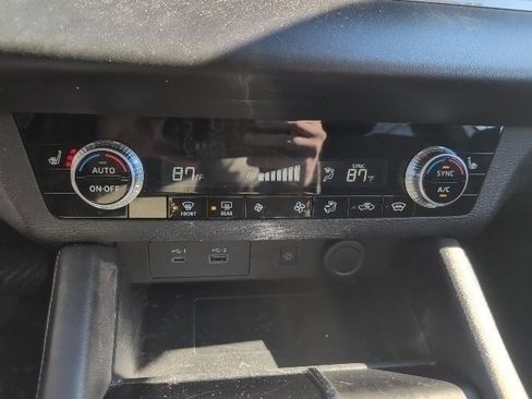 Used 2024 Mitsubishi Outlander SE image 21