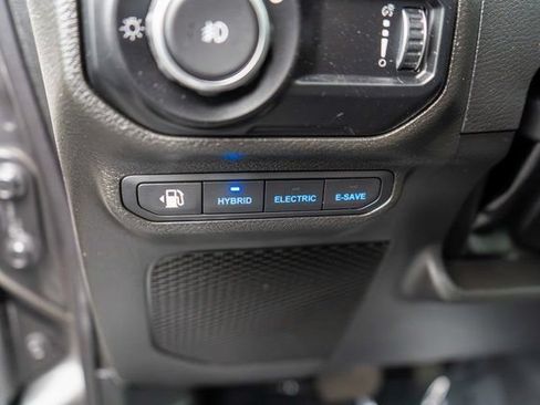 Used 2023 Jeep Wrangler Unlimited Sahara w/ Cold Weather Group AWD/4WD image 18