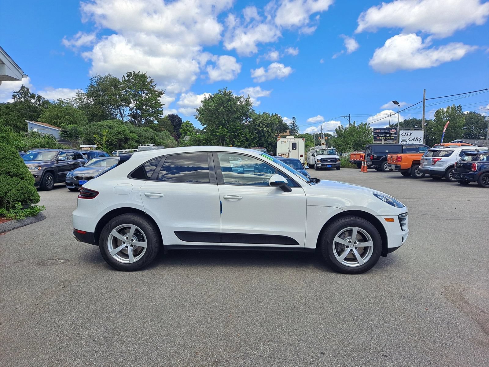Used 2018 Porsche Macan Sport Edition AWD/4WD image 4