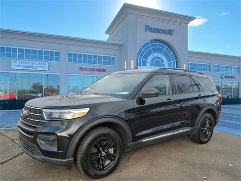Used 2022 Ford Explorer XLT image 1