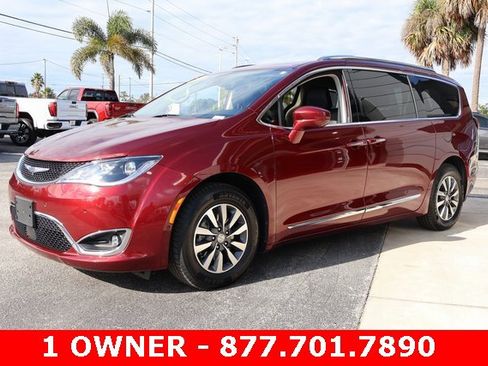 Used 2020 Chrysler Pacifica Touring-L Plus image 4