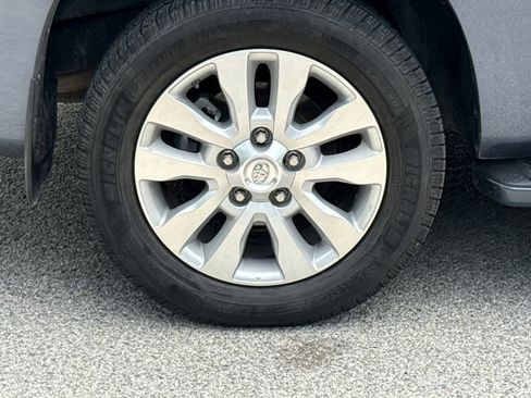 Used 2021 Toyota Sequoia Platinum RWD image 9