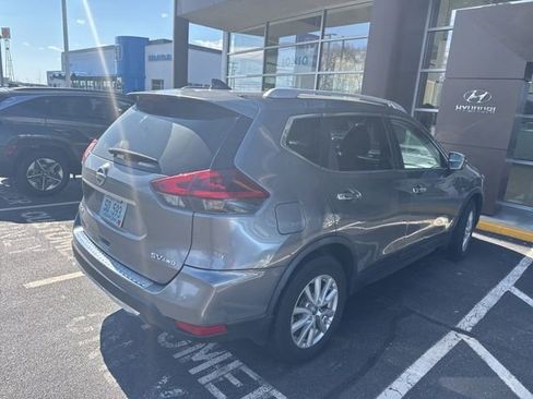 Used 2018 Nissan Rogue SV AWD/4WD image 3