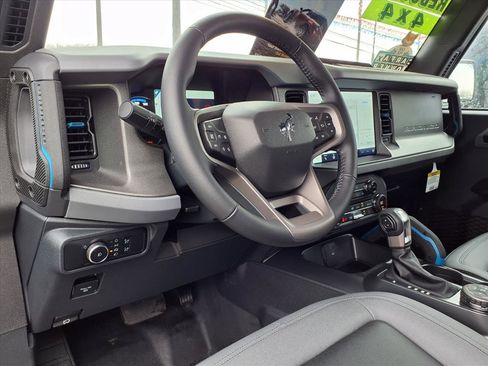 Used 2024 Ford Bronco Black Diamond w/ Sasquatch Package image 5