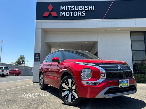 New 2025 Mitsubishi Outlander SEL image 2