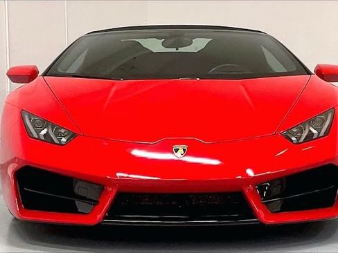 Used 2017 Lamborghini Huracan LP 580-2 RWD image 2