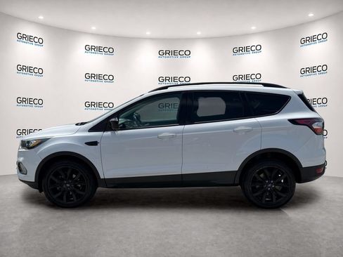 Used 2018 Ford Escape SE w/ SE Sport Appearance Package AWD/4WD image 4