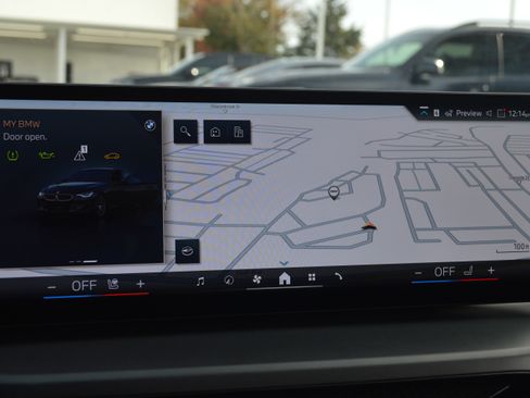 Used 2025 BMW 230i Coupe w/ M Sport Package image 17