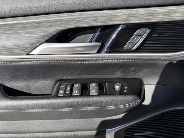 Used 2024 Jeep Wagoneer Series III AWD/4WD image 20
