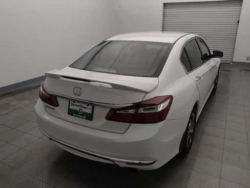 Used 2017 Honda Accord LX image 7