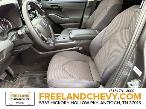 Used 2023 Toyota Highlander L image 29