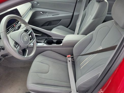 Used 2025 Hyundai Elantra SEL FWD image 17