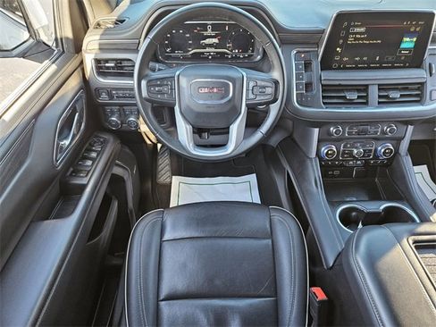 Used 2024 GMC Yukon XL SLT image 11
