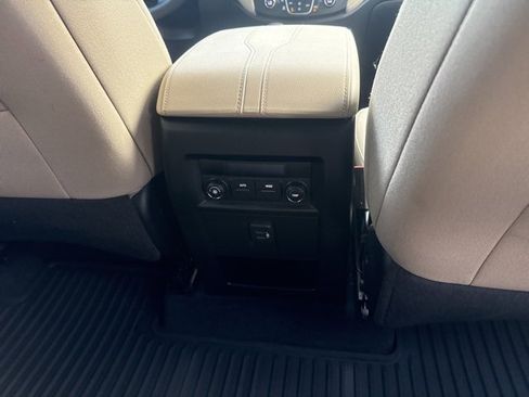 Used 2023 Chevrolet Traverse LS image 28