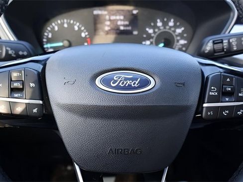 Used 2022 Ford Escape SE w/ SE Sport Appearance Package image 17