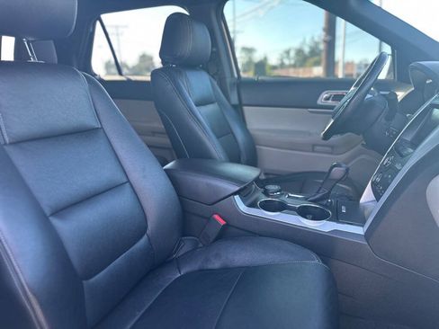 Used 2014 Ford Explorer XLT w/ Equipment Group 201A AWD/4WD image 25