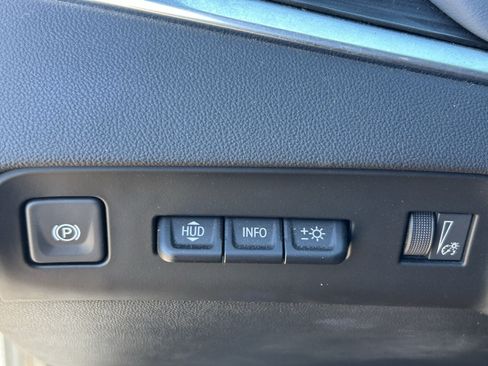 Used 2024 Buick Enclave Premium AWD/4WD image 32