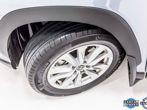 Used 2024 Toyota Corolla Cross LE w/ Moonroof Package image 11