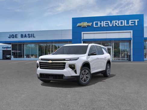 New 2026 Chevrolet Traverse LT w/ LPO, Floor Liner Package AWD/4WD image 8