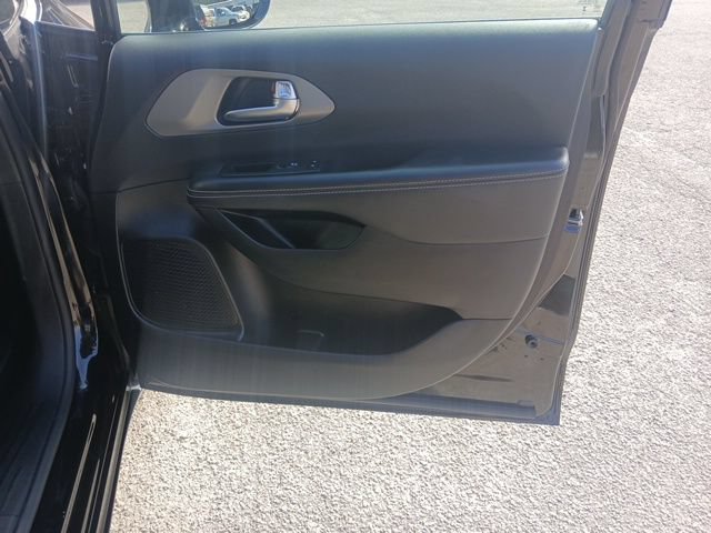 Used 2025 Chrysler Pacifica Select FWD image 29