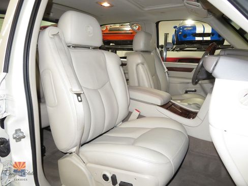 Used 2004 Cadillac Escalade EXT AWD/4WD image 5