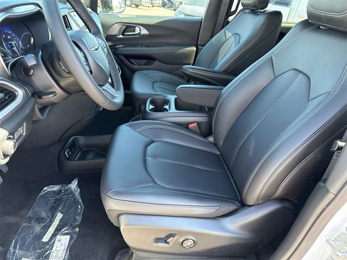 New 2025 Chrysler Voyager LX image 25