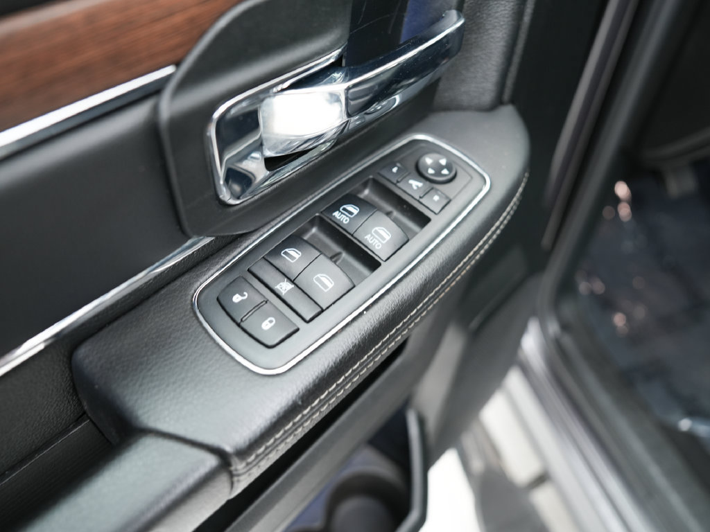 Used 2018 RAM 1500 Laramie w/ Convenience Group AWD/4WD image 11