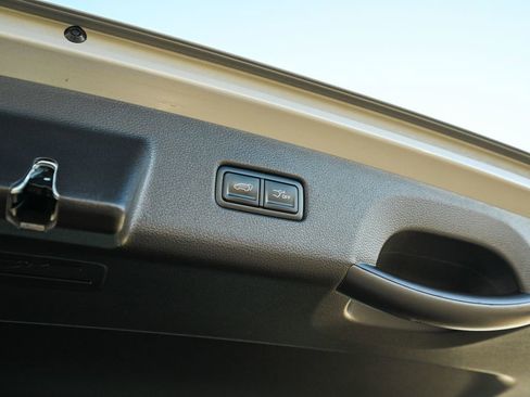 Used 2025 Kia Carnival SX Prestige image 17