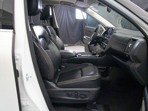 Used 2023 Nissan Pathfinder SL w/ SL Premium Package image 16
