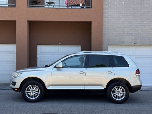 Used 2008 Volkswagen Touareg V6 AWD/4WD image 2