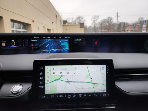 Used 2024 Lincoln Nautilus Reserve w/ Equipment Group 202A image 5