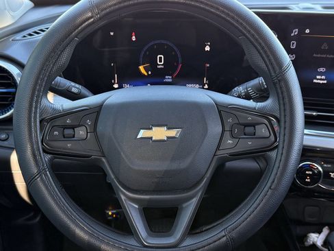 Used 2025 Chevrolet Trax LT image 16