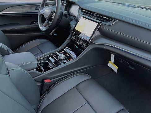 New 2024 Jeep Grand Cherokee Overland w/ Luxury Tech Group IV image 14