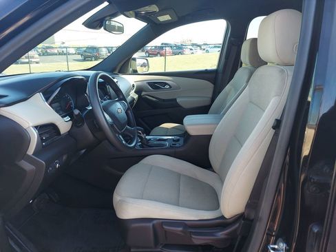 Used 2022 Chevrolet Traverse LS image 11
