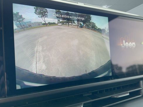 Used 2025 Jeep Wrangler Unlimited Rubicon w/ Convenience Group image 25