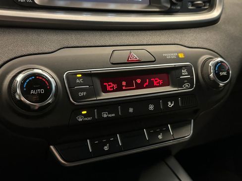 Used 2019 Kia Sorento S image 14