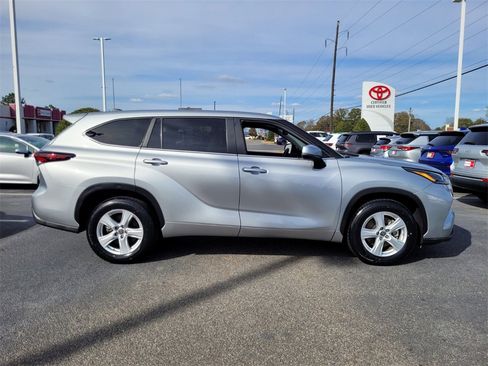 Certified 2024 Toyota Highlander LE image 12