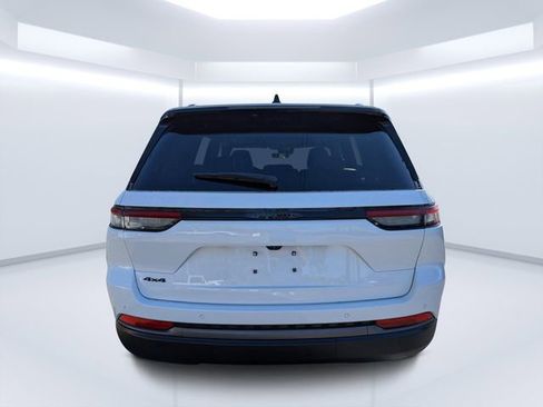 New 2026 Jeep Grand Cherokee Altitude AWD/4WD image 4