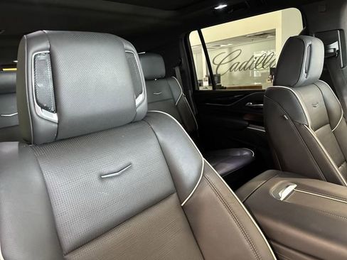 Used 2024 Cadillac Escalade ESV Sport w/ Heavy-Duty Trailer Package AWD/4WD image 21