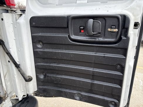 Used 2017 Chevrolet Express 2500 image 8