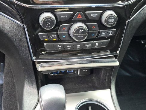 Used 2021 Jeep Grand Cherokee Trailhawk AWD/4WD image 30