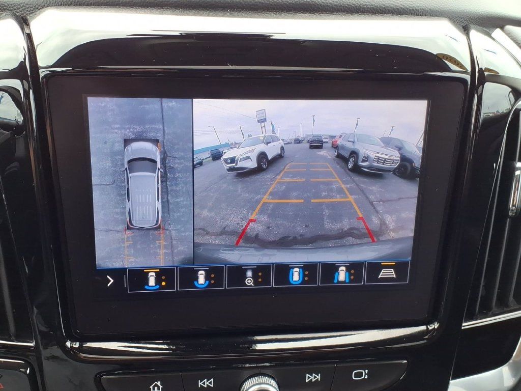 Used 2020 Chevrolet Traverse Premier w/ LPO, Blackout Package FWD image 17