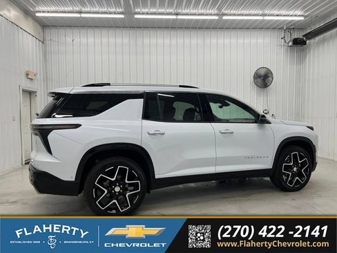 Used 2026 Chevrolet Traverse High Country AWD/4WD image 2
