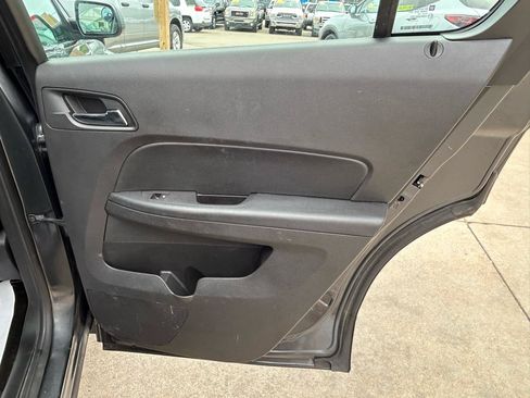 Used 2017 Chevrolet Equinox LS AWD/4WD image 15