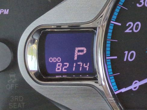 Used 2014 Toyota Sienna XLE image 26