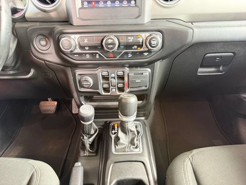Used 2020 Jeep Wrangler Unlimited Sahara AWD/4WD image 18