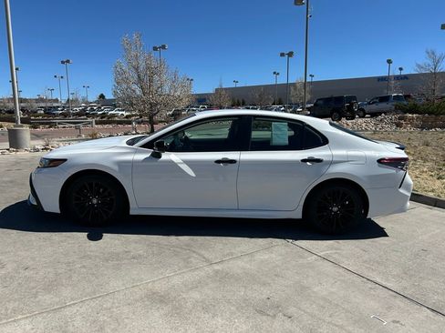 Used 2022 Toyota Camry SE w/ Carpet Mat Package (TMS) FWD image 5