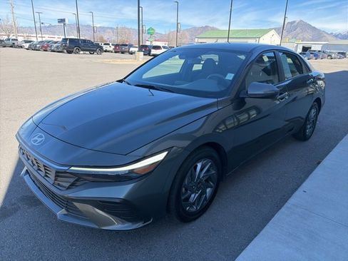 Used 2024 Hyundai Elantra SEL image 3
